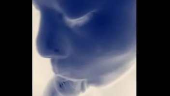 Ela sabe usar a boca perfeitamente chupa com todo carinho