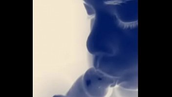 Ela sabe usar a boca perfeitamente chupa com todo carinho