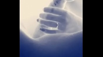 Ela sabe usar a boca perfeitamente chupa com todo carinho