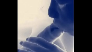 Ela sabe usar a boca perfeitamente chupa com todo carinho