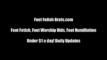 Lesbian foot worship and footjob porn vids