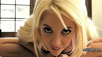 Stressed out milf with a sexy body gets a happy ending massage