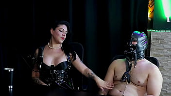 Um cliente desmaiou e teve que fazer os primeiros socorros e as coisas bizarras que pediram foi kali kalifa dominatrix watch sheer red