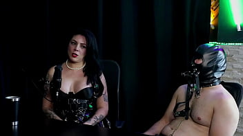 Um cliente desmaiou e teve que fazer os primeiros socorros e as coisas bizarras que pediram foi kali kalifa dominatrix watch sheer red