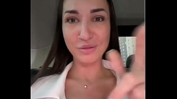 вебкам модель в такси обнажила