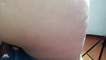 Le digo a mi madrastra que me haga un masaje en mis pies pero cada vez que ella me los mueve le roso sus tetas y su coño hasta terminar follandola con su dildo favorito parte 2 Le digo a mi madrastra que me haga un masaje en mis pies pero cada vez que ella me los mueve le roso sus tetas y su coño hasta terminar follandola con su dildo favorito parte 2