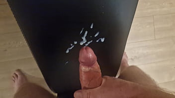 Amateur cuming all over his workout bench thick white sperm 4k