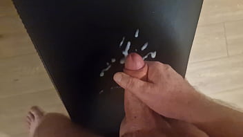Amateur cuming all over his workout bench thick white sperm 4k