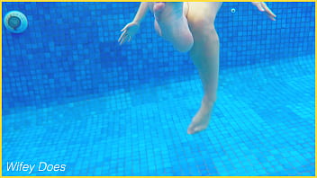 Milf shows perfect tits outdoors swimming