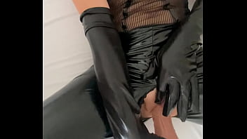 Playing with my dildo and withy my mask only focused on the pussy