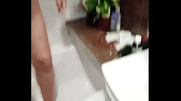 принимаю душ