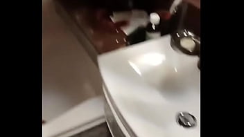 принимаю душ