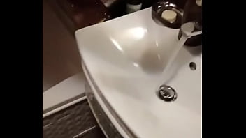 принимаю душ