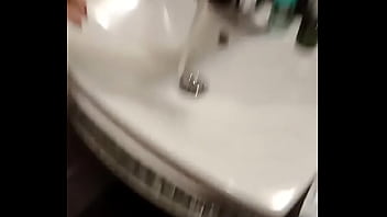 принимаю душ