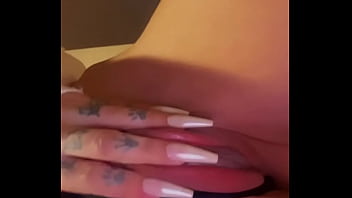 Tati zaqui dando um zom na buceta