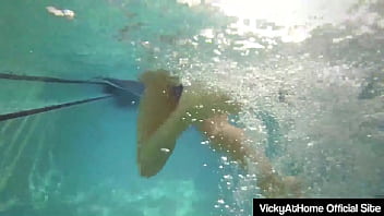 Milf Vicky Vette And Her Hot Friend Teal Conrad Eat Pussy By The Pool thumbnail