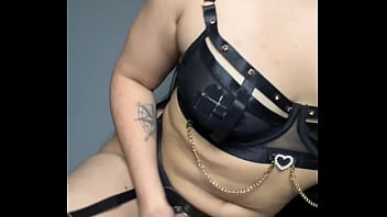 Joi dominacion correte mientras te folla el culo una mujer pegging astarioth