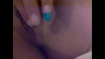 Phet thai slut satisfies her cunt