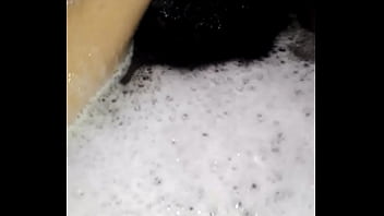 Chupandomela debajo del agua