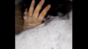 Chupandomela debajo del agua