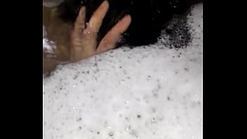 Chupandomela debajo del agua