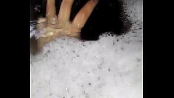 Chupandomela debajo del agua