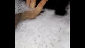 Chupandomela debajo del agua