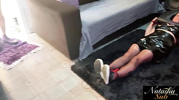 A madame ágata me colocou pra cheirar seu tênis sujo depois da academia e acabei lambendo as meias suadas madame ágata made me smell her dirty sneakers after the gym and i ended up licking her s