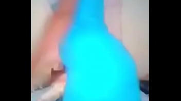 Me fasina tener hielo bien frío recorrer mi cuerpo Me fasina tener hielo bien frío recorrer mi cuerpo