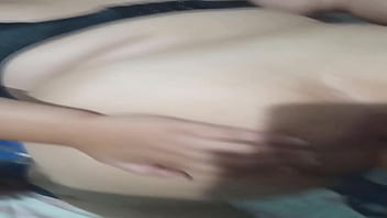 Comendo o cuzinho da safada enquanto enfio o consolo na buceta