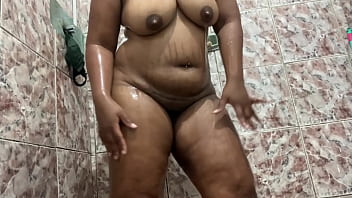 Leitinho no meu peitos enormes venha mamar amores