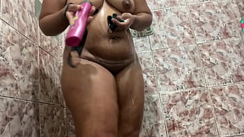 Leitinho no meu peitos enormes venha mamar amores