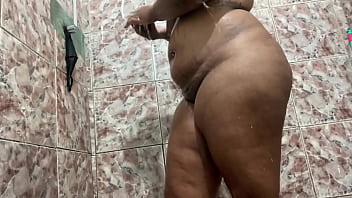 Leitinho no meu peitos enormes venha mamar amores