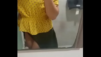 Caliente me manda su culito