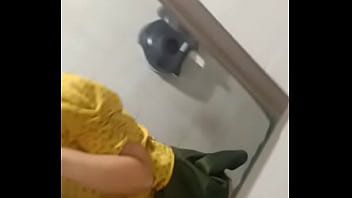 Caliente me manda su culito