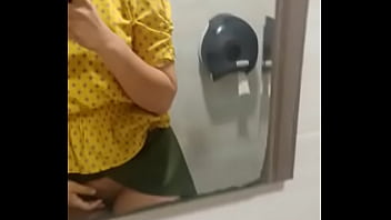 Caliente me manda su culito