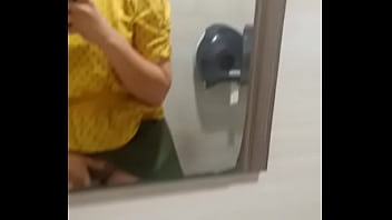 Caliente me manda su culito