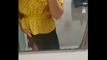 Caliente me manda su culito