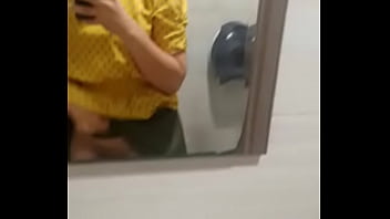 Caliente me manda su culito