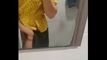 Caliente me manda su culito