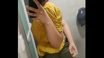 Caliente me manda su culito