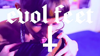 I can make you cum with my vans sneakers