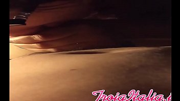 Brunetta tutore con occhiali pompino perfetto suo studente