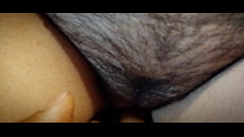 Le tuve que mamar la verga al mecánico para que fuera a reparar el coche de mi novio me deje meter la verga