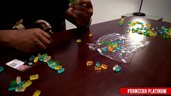 Blonde hoe leya falcon massages big tre's mocha cock with her ass