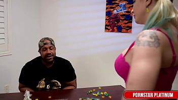 Blonde hoe leya falcon massages big tre's mocha cock with her ass