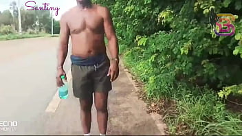 Super dotado comeu a esposa do corno no meio da mata