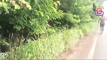 Super dotado comeu a esposa do corno no meio da mata