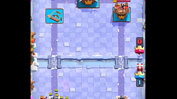 Me cojo a mi rival en clash royale con cementerio y hielo*se rinde*