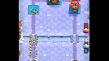 Me cojo a mi rival en clash royale con cementerio y hielo*se rinde*